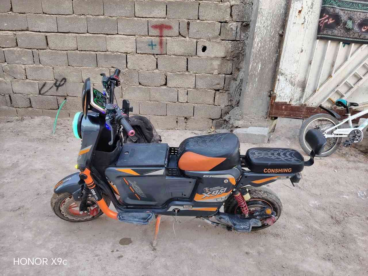 دراجة شحن X900 بيهه كم بطارية منفوخة السعر ب ٣٠٠ وبيهه مجال ***********
