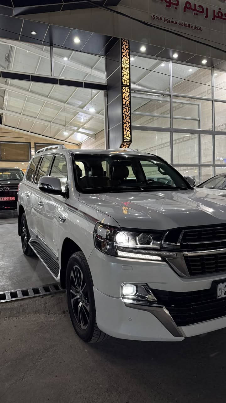 السلام عليكم
لاندكروز 2021 بحريني 
6 سلندر 
صندوك كهرباء اصلي 
اشاير LED
ايربكات 
كراسي كهرباء 
شاشة جبيرة 
بصمة ابواب 
دبل ماوس 
داخل مشمشي 
ماشية 86 الف 
ومعروفة مواصفاتها 
السيارة جديدة كلش 

السعر : 54،500 وبيها مجال 

***********
