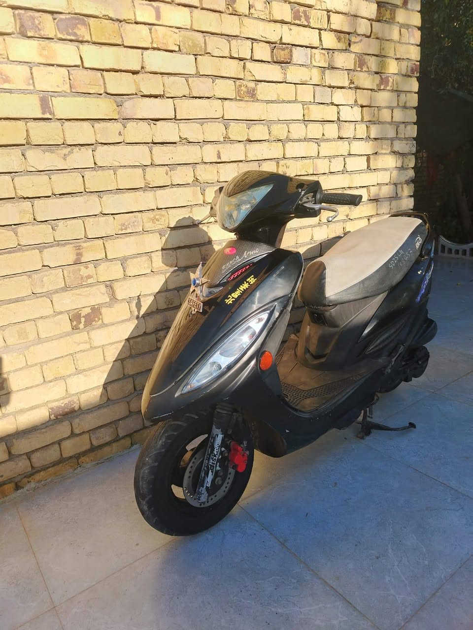 سلام عليكم
 
🏍️ دراجة كامكو G4 للبيع

​1-: دراجة ختم واحد "من الطول للطول" (بحالة بلاد). ✨

​2-: الدراجة مكفولة، المحرك "مامفتوح" نهائياً. 🛠️ 

​3-: محرك صافي جداً، لا  "تنقيص زيت" ولا "تبخير".
 💨

​4-: دشبول شغال بالكامل، مع منظومة إشارات متكاملة. 📟

​5-: مزودة بمنظومة إضاءة "زنون". 💡

6-:عدأد شغال "السرعه" 140☠
​
​📍 المكان: ( سوق الشيوخ كرمة بني سعيد الطار  )

​💰 السعر: (  خاص   )

​📞 للتواصل: (  ***********  )
