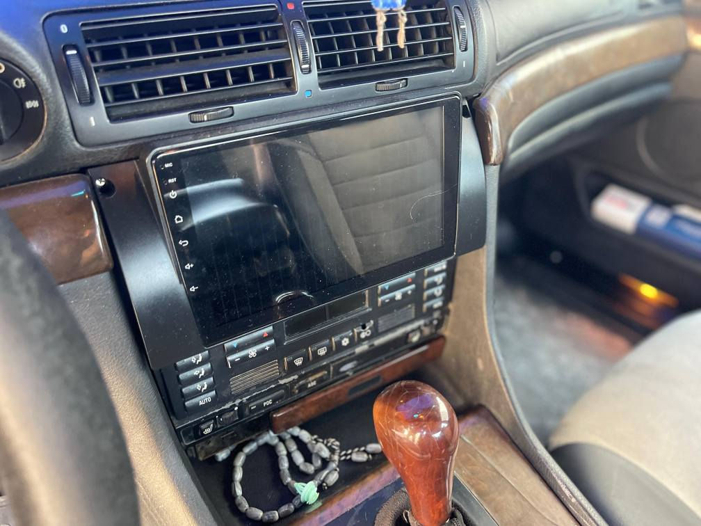 كاسحة 730 V8 
موديل 1995
سنوية 2030
رقم سليمانية هزه وبراد جديد
محرك وكير شرط
طخم امامي خلفي مع دبلات وبولبرينات وفلنجات ودسكات ودرايف شفتات كلو جديد
 تدفئة وتبريد كشنات بلادي مخمل كهرباء هيتر كشنات
طخم تاير جديد
السيارة صبغ عام ضرر جاملغ الخلفي وجاملغ امامي تبديل 
صيانة منضومة البانزين بالكامل 
منضومة الماء كلها جديدة واتربم ومي اصلي 
دهن كير وفلتر مبدل
مكان السيارة موصل
السعر 78
هاتف 
***********
*********** موصل, نينوى
