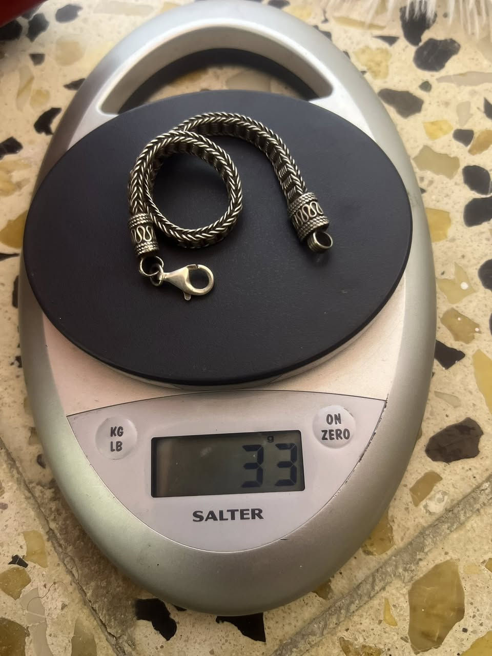 زنجيل مع ايه الكرسي مع سيف الإمام علي وزنها ٢٣ غرام وسوار برم ثخين وزن ٣٣غرام  مكاني بغداد. سعر الغرام ٤ الف


**إذا كنت صاحب هذا الإعلان وتريد حذفه لأي سبب، رجاءا أرسل رسالة إلى الدعم الفني**