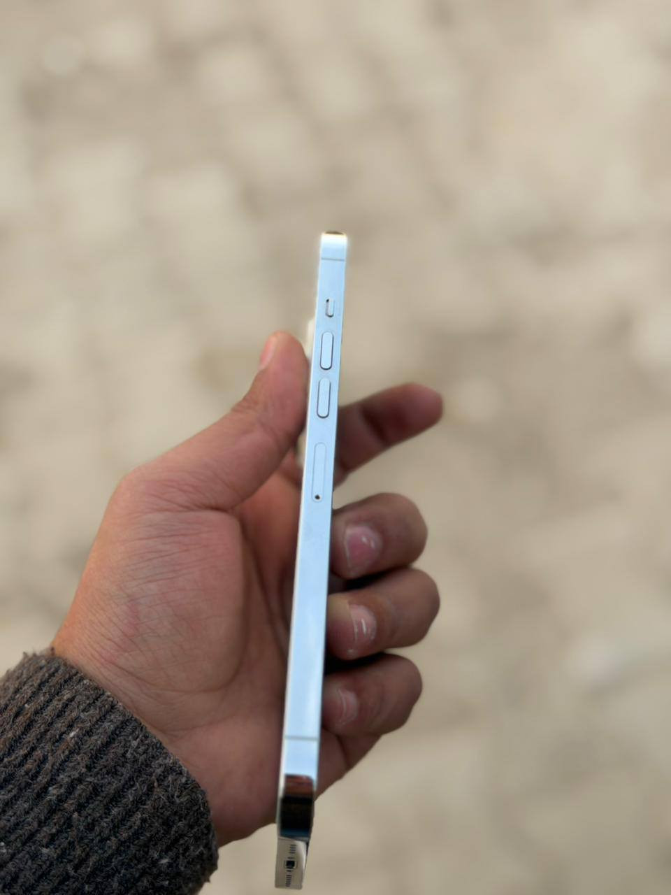 السلام عليكم إيفون 13 برو ماكس أبيض نضيف جدا غير مفتوح أبدا ولا زلغ الجهاز في حالة الوكالة بطارية 86 العنوان ناحية الوحدة السعر 700 ألف قفل رقم الهاتف ***********
