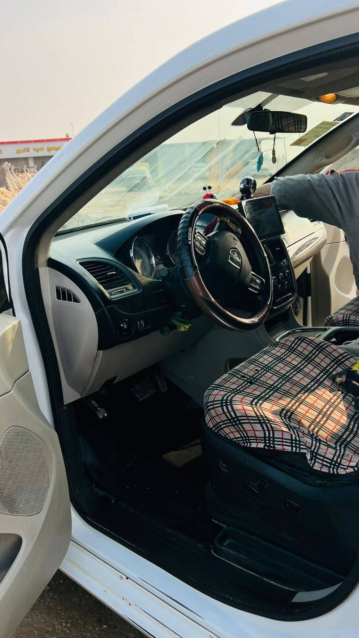 للبيع دوج كرفان 2014
السياره ضربتها فقط بنيد بدون دواخل ايرباك سليم 
المواصفات 
كشن سايق كهرباء 
بيبان خلفي و جنطه كهرباء 
سكليتر كهرباء 
بدل بريك كهرباء متحرك 
لايتات زنون شاشه قلاب 
6جام كهرباء 
رقم بغداد جديد …
السياره  بيها منضومه تبريد. حاويه 
راديتر ماء حاويه 
صدر جديد 
دبلات حاويه 
تخم تاير 
السياره بيها  اسفل باب السلايت ايمن بارد  
المكان / ذي قار / سيددخيل 
للأستفسار  الأتصال  
***********
السعررر 160  و بيها مجال
