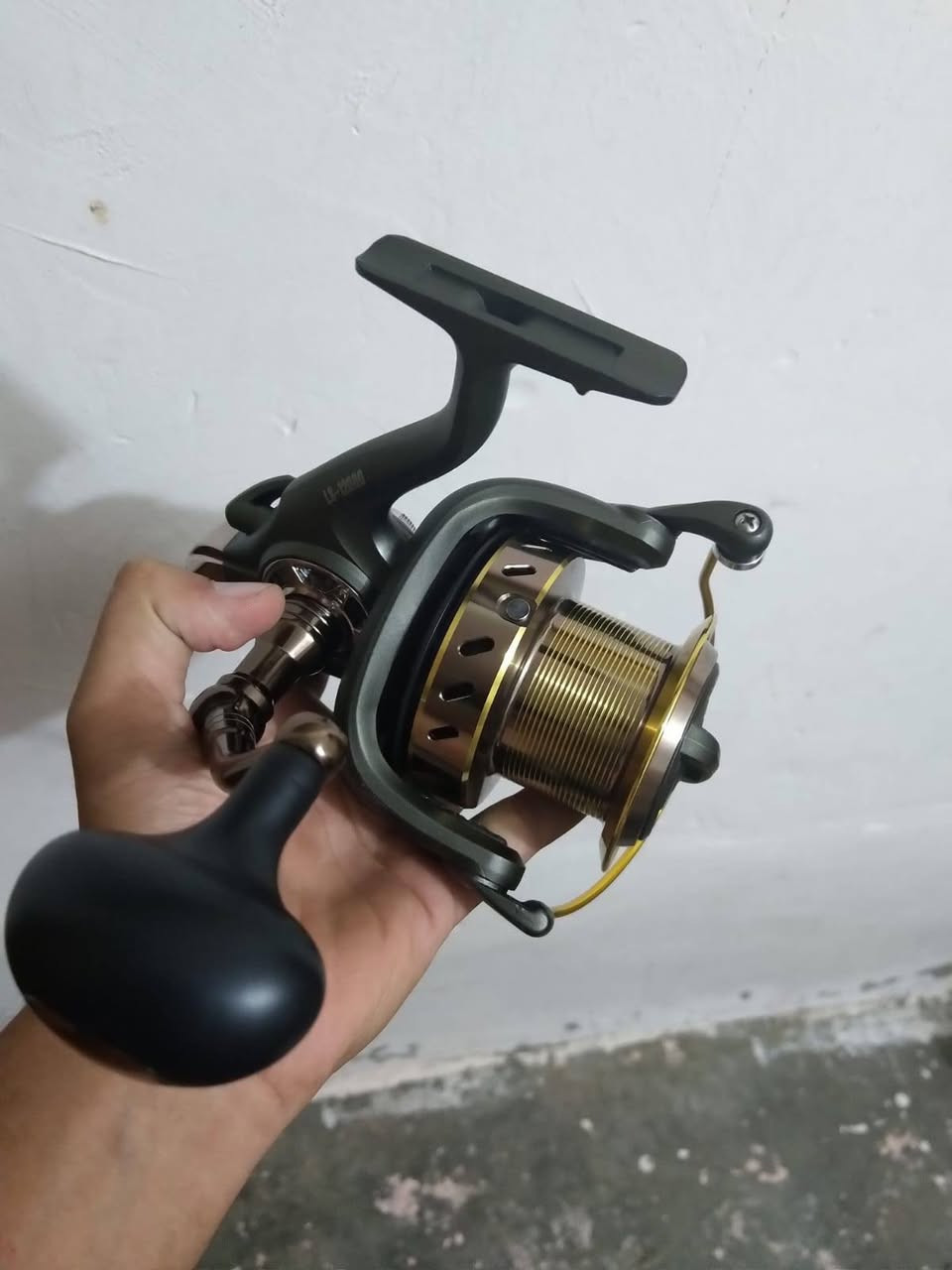 مكينة اسمها دكتور فريش حجم 12000 استيراد خاص قبل كم سنة اشتريتها من الأمازون وصلتني من أمريكا
مواصفاتها 14 بولبرن فولاذ مطروق مصنوع في ألمانيا والكفر اكرافيت مصنوع في أمريكا قوه سحب 60 كيلو  بكل سهولة يده يمنه يسرى مستخدمه نسبة النظافة 99٪ كامل الملحقات كرتون وغلاف قماش السعر 100 الف شامل التوصيل


**إذا كنت صاحب هذا الإعلان وتريد حذفه لأي سبب، رجاءا أرسل رسالة إلى الدعم الفني**