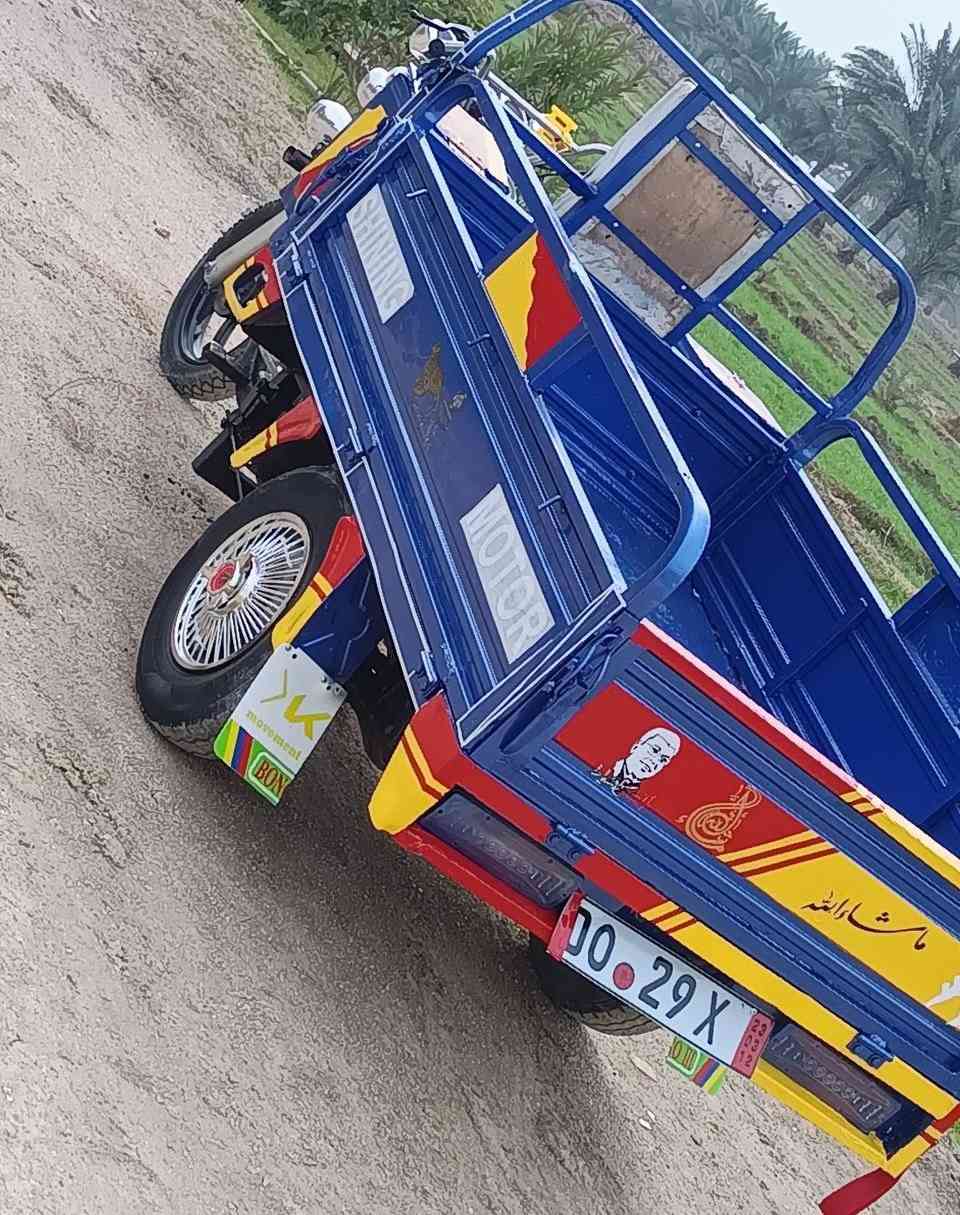 سلام عليكم ستوتة 2017للبيع أوراق 
بيهه فطر بالكسن  ب1,100
. كوم حديد ابيع هل موجود 
***********
