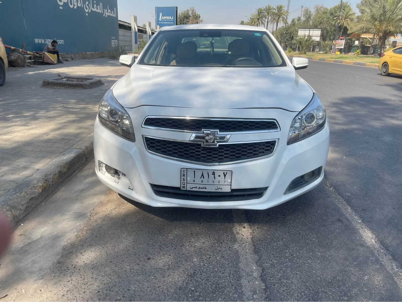 السلام عليكم 
ماليبو موديل 2016 للبيع وارد امريكي لون ابيض 
حادثها مرفق بالصور خشم البنيد و شبر في الباب الخلف باب الراكب  صبغ و الدعاميه الاماميه صبغ 
محرك 2500 تنفس طبيعي المرغوب 
منضومه تبريد جديدة 
تخم تاير جديد 
سيارة LT المواصفات المعروفه 
تشغيل عن بعد 
نظام ترحيب 
تحكم استيرن 
مثبت سرعه 
بلوتوث 
Abs  مانع انزلاق 
داخل بيجي حلو و نضيف 
و بعد هواي بيها مواصفات 
سيارة رقم بابل مشروع وطني باسمي 
السعر 105 و بيها مجال 
مكاني بغداد الغزالية 
للاستفسار *********** بغداد, العراق
