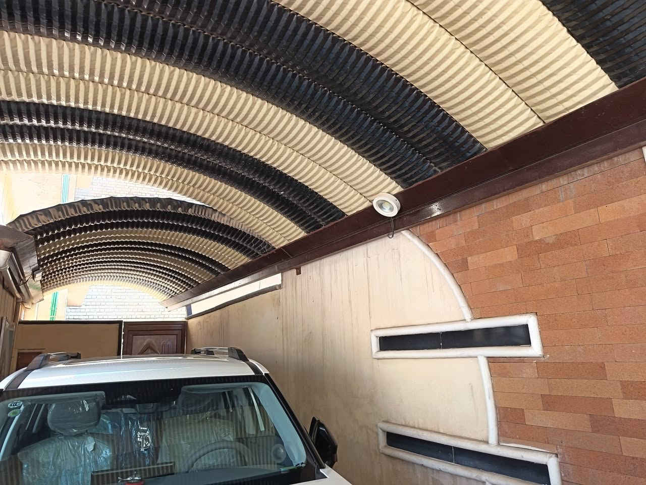 بيت طابقين للبيع
المساحة :250 متر
طابو زراعي سند 25
يحتوي على 4 غرف نوم
صاله واستقبال ومطبخ بارد ومطبخ حار
وصاله بالطابق الثاني
صحيات داخليه وخارجية 
وكذلك يحتوي على مخزن للأغراض في الطابق الأول
الموقع طهمازية شارع مقابيل المستوصف عمود ١٠٦
تتوفر جميع الخدمات تبليط مجاري
للإستفسار الاتصال على الرقم
***********
