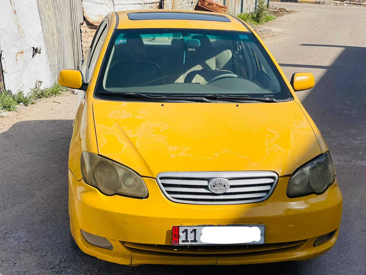 سلام عليكم رمضان كريم سياره BYD F3. 2013 كير عادي سياره حلوه وجديده مابيها لا ضربه ولا صبغ ولا تبديل ولا بارد وحتى رصعات مابيها بيها شخط بل دوسه مبين بل صور سياره كامله مكمله صدر تخم تأير تبريد باتري كله جديد فول مواصفات بسمنا سنويه جديده رقم انكليزي هزه جديده سياره ما ناقصها شي مكاني بغداد سعرها 55 وبيها مجال بسيط حك الجيه رقمي 
***********
