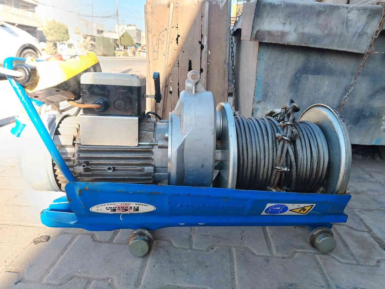 ونج ايطالي اللبيع هوة وسكلتة 
***********
