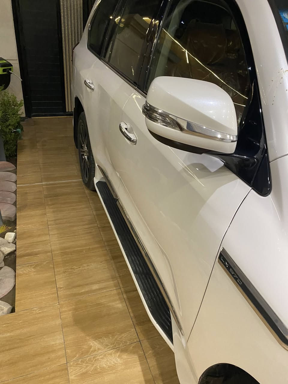 السلام عليكم لكزز للبيع موديل 2021 رقم بغداد مميز مغلفه ppf بريم اصل عداد 58 الف كيلو هاتف *********** المنصور
