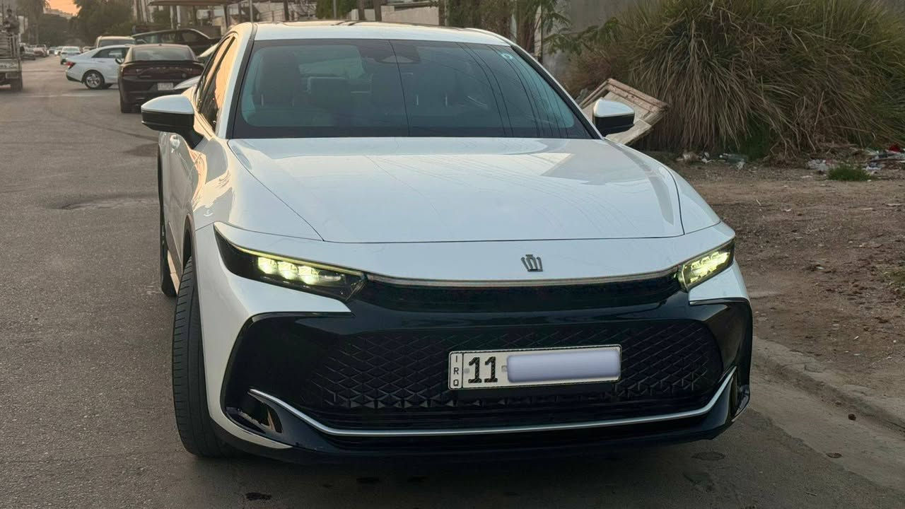 كراون 23
بريميوم ((خليجي )))اكرر ((( خليجي ))))
 ابو التاج 
مكفول
اللون ابيض
مواصفات البلاتينيوم المعروفه
(( السعر 32 )))
((((ثلاث شدات وعشرين ورقه )))))))
بيه مجال بسيط جدا 
ملاحظه سعر ال ppf 
الامريكي وتغليف الجامات بلورايز ب ١٩ ورقه
يعني تحمي سيارتك بتغليف من الخدوش لمده ١٠ سنوات وحتنحسب الك مجانا  
 

السيارة ب اسمي رقم وسنويه جديدة
تويوتا كراون 2023 بريميوم
خليجي ( عبد اللطيف جميل  )

 فخر الصناعة اليابانية
بلد المنشاً : اليابان 🇯🇵

فول مواصفات بريميوم
١.محرك 2500 هايبرد

 ٢. لايت 4  عدسات 

٣. شاشة جبيرة + كيجات ديجيتل
٤. سستم صوت JBL + دمام خلفي 
٥. كاميرات 360 درجة
 ٦.  رادار  امامي + مانع تصادم + تحدي مسار
٧. رادار خلفي + مانع تصادم خلفي
٨.رادار جوانب + نقطه عمياء
٩.بردة كهرباء
١٠.تحكم مقاعد امامي كهربائي 
١١. تحكم مقاعد خلفي كهرباء
١٢. مقاعد جلد كريمي + تبريد كشنات
١٣. صاجات فورميكا 2026
١٤. شاحن وايرلس 
١٥. ميموري كشنات

١٦. فول منافذ TPC + كار بلي 🔋
١٧. باقي مواصفات الكراون معروفه 
(((((((للبيع فقط ))))))))
ملاحظه مهمه جدا ( السياره مغلفه قبل كم شهر تغليف ppf بالكامل (((تغليف امريكي)))) وليس (صيني )  
وكذلك تغليف جميع  النوافذ  بلرايز عاكس للحراره 90 % (( امريكي ))وليس (صيني )
الاجابه عن طريق الاتصال فقط   ***********
