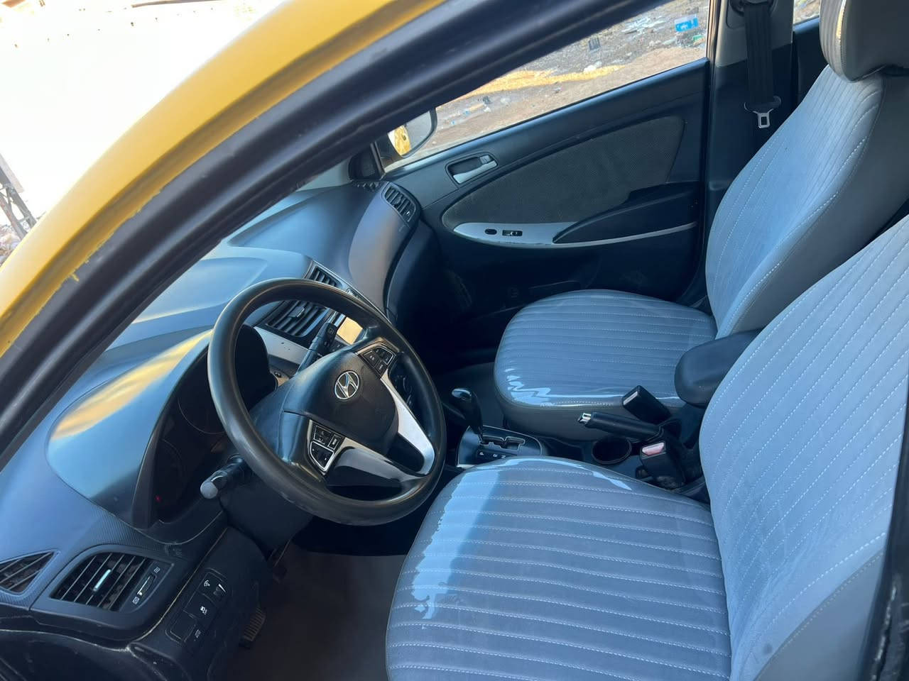 السلام عليكم للبيع اكسنت وراد امريكي حادث جاملغ الخلفي شواصي والغود مكفولات معيوده صبغ جديد مكينه وكير مكفولات تخم تاير جديد دوشمه عام سياره جاهزه  2012 هاج باك رقم بغداد مصفره هيئه وغرامات سنويه 27 شرط التحويل مكان سياره بغداد الحسينيه السعر 65 
***********
