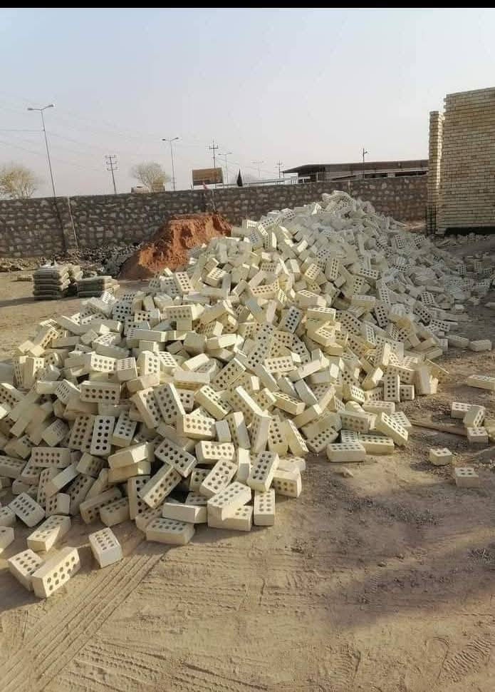 السلام عليكم طابوق مجمع النهروان بغداد وجميع المحافظات بأسعار مناسبه حسب المكلاب طابوق درجة أولى قليل خالي من الاملاح 4000وزيادة 300 طابوكة شرط المكلاب الاتصال على الأرقام ***********/***********0
