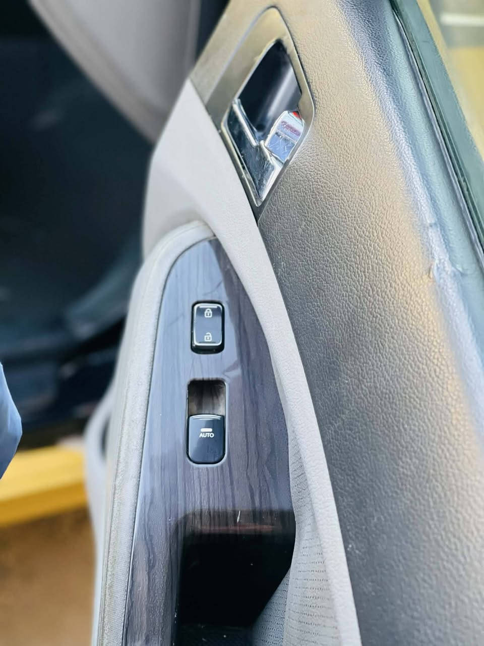 اوبتمة 13 جاهزة وراد امريكي بغداد بأسمي ضررها تخريبي بابين جهة الصدر مبدلات بدون دواخل ونفس اللون مراوس بسيارة 7 راكب مكانها ديوانية السعر 105$ 
***********
***********
