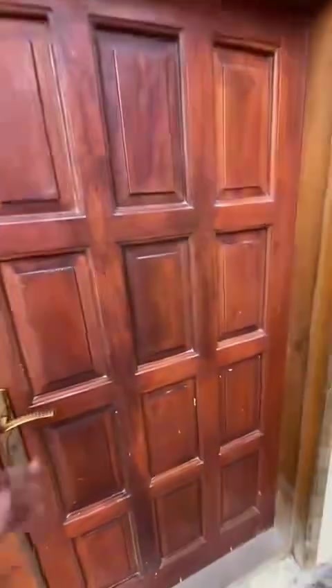 السلام عليكم 
بيت للبيع الموقع مميز حي الرياض خلف كافتريا ابو رضا
المساحة ١٠٠ متر  طابقين كافة الخدمات يحتوي على استقبال ومطبخ و٣ غرف نوم
للاستفسار
***********

