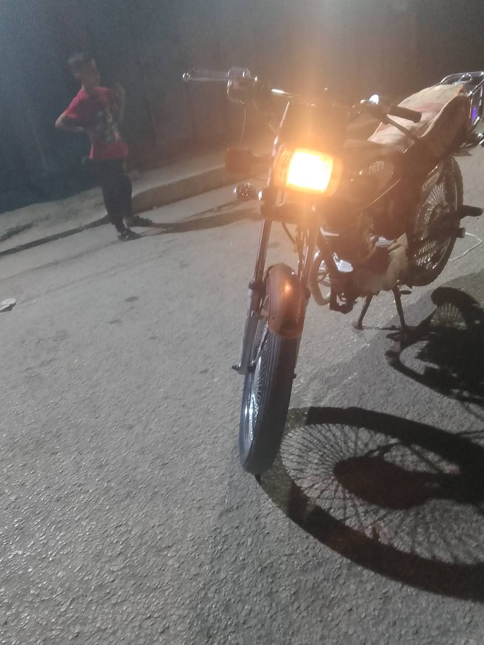 سلام عليكم دراجه تايكر اربعه كير دراجه حلوه مكينه ما مفتوحه بيه نواقص بسيطه دراجه شلعه ومعدل سعر 400وبيه مجال مكاني بغداد الدوره ***********

