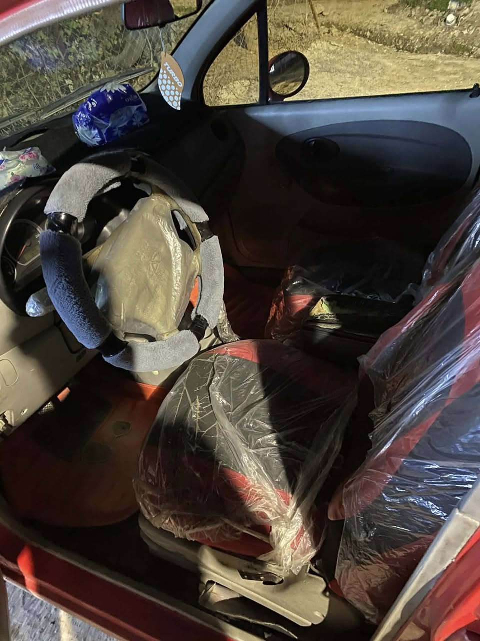 كوكو 2012
كير محرك شرط 

قفل مركزي

شاشة وسماعات 

كشنات جدد

داخل خارج نضيف 

تايات لابأس بهم 

تدفئه شغاله 

مشروع وطني سنويه ماساقطه صاحبها موصل والسياره موصل حي الانتصار 

سعر 28

*********** متوفر واتس
