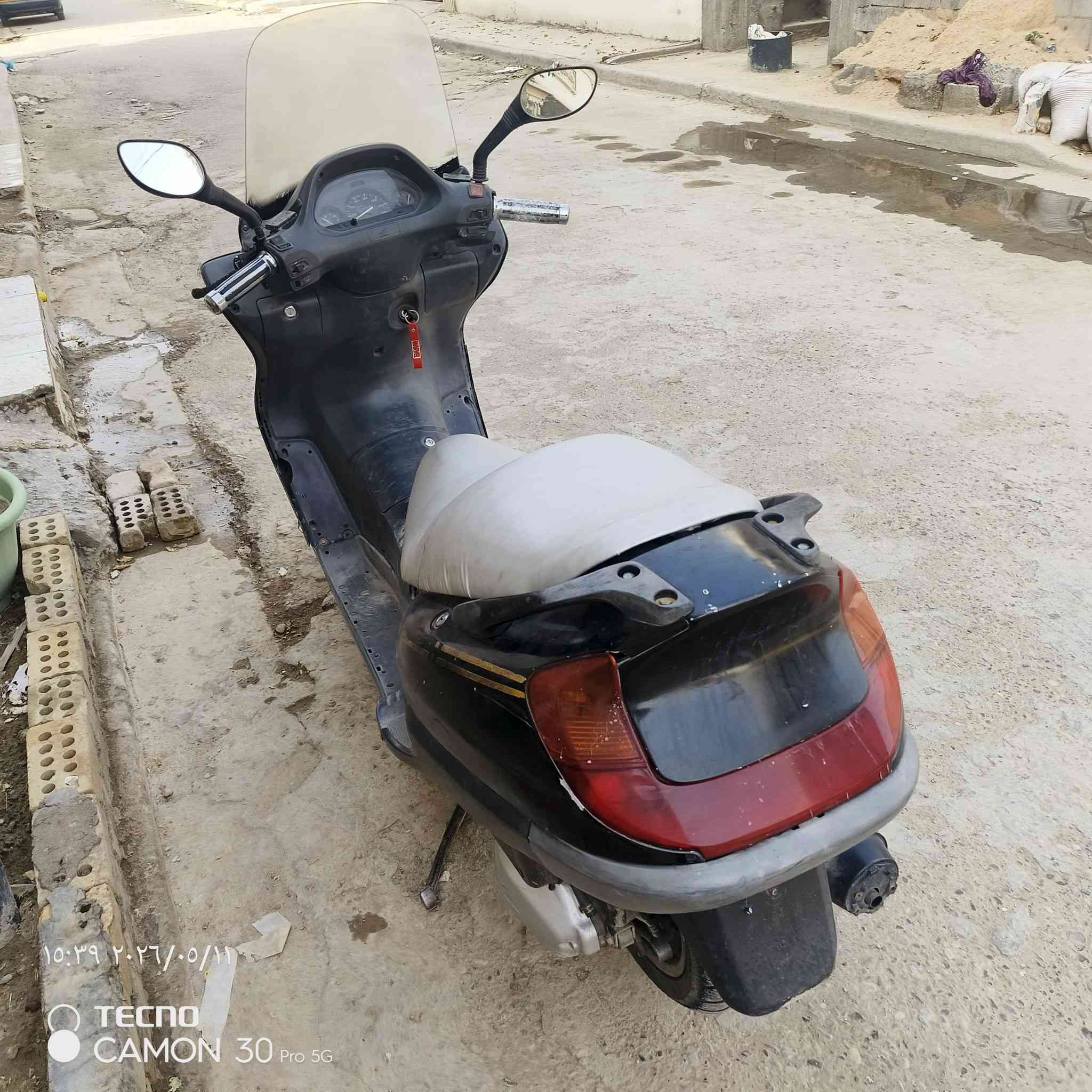 سلام عليكم  دراجه فور سايد دراجه نضيفه من كلشي مكينه مكفولة  لا نضوح لاتنقيص اشاير دبل اشاره لايت عالي ناصي هورن كله شغال دراجه نضيفه جيب فيتر وفحص  عنوان بغداد بلديات شارع مضيف سواعد رقم *********** متواجد واتساب سعر 400وبيها مجال بسيط
