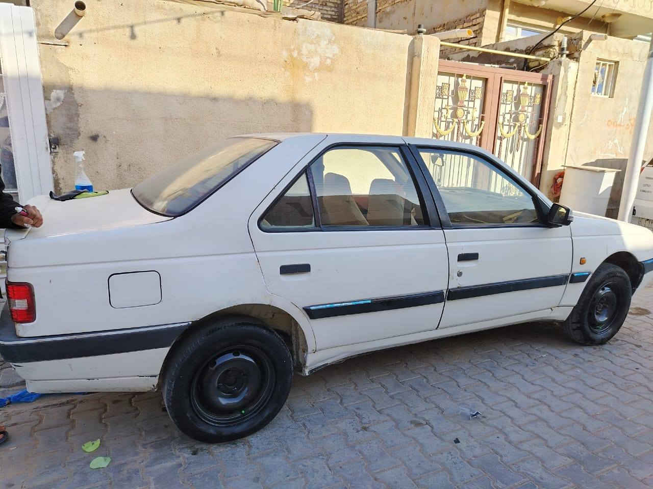 السلام عليكم بيجو 405للبيع السعر 33
محدثه 2016 السياره رقم نجف ومالكها نجف مشتري من المالك مباشر  السياره جديده بمعنى الكلمه مال جناي مال بيت السعر 33السياره مسويلها ادامها السياره مكفوله من الضربه القويه تجي وتشوف  كامله اشاير بل مري 
تخم تاير جديد 
تخم بلكات 
دوشمه وكاعيات جدد امس شادهن 
مسجل وسماعات جدد 
بور ستيرن جداد 
مشط جديد 
حداديه 98بل ميه 
كهريئياتها شغاله 
ماطور ماسحات جديد وماسحات جدد 
تبريد شغال عوزه بس غاز شرط ما تخسر عليها ربع كبل للشارع 
للستفسار اكثر اتصل ***********
