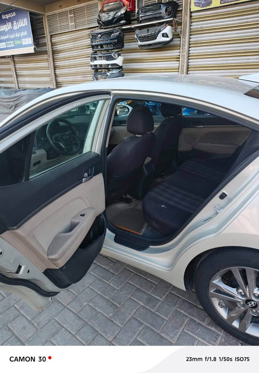 السلام عليكم 
النترا موديل 17 
محرك دوش 2000
حادث بنيد فقط بدون ايرباك
السعر 117 $
مكان بغداد 
للاستفسار اكثر الاتصال بالرقم ‏‭
0772 785 3630‬
مكلف بالنشر
