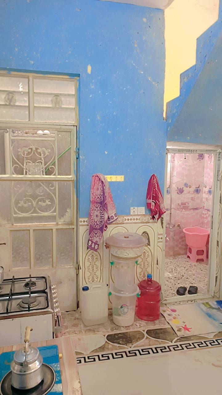 دار للبيع حي الكوفه مقابل البنزين خانه 100 متر السعر 60 للاستفسار الاتصال على الرقم *********** غير متواجد على نت
