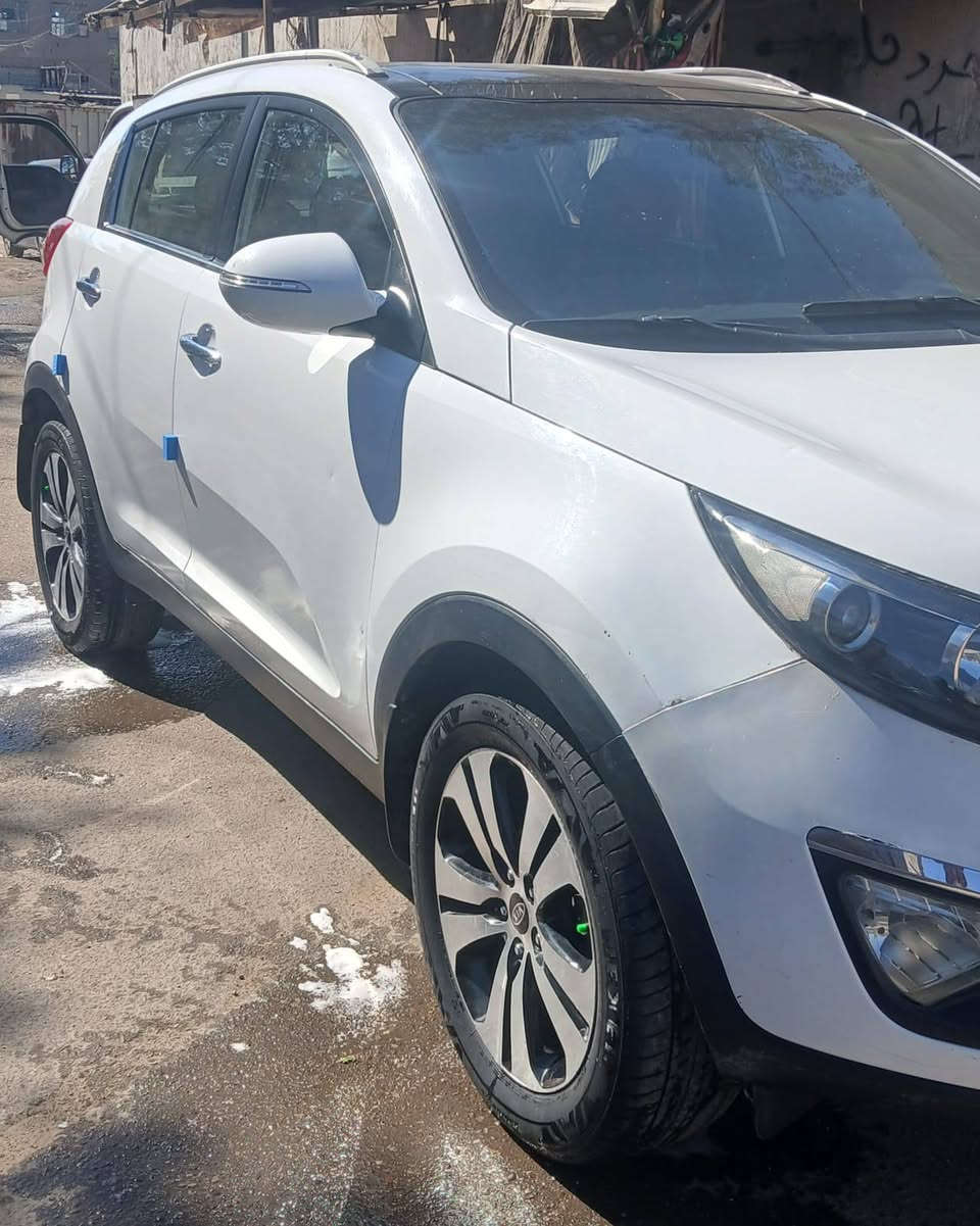 سبورتج موديل 11 ماشيه جاهزه من كلشي ماشيه 180 الف سياره ما نقصهه كلشي سورنهه موجود ضمن الصور تحويل ثاني يوم مكاني بغداد السعر (125$) للاستفسار الاتصال ع رقم ***********
