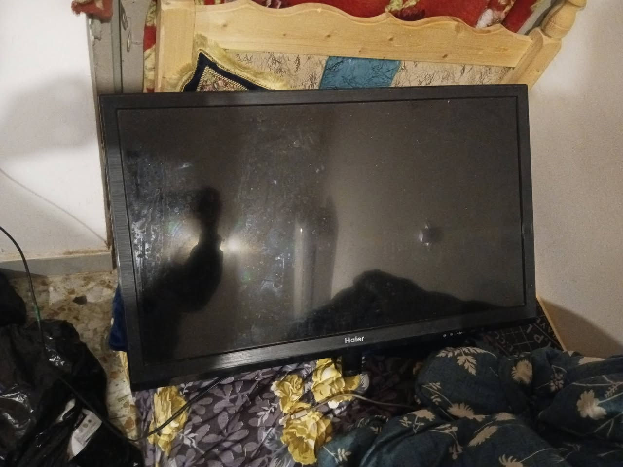 السلام عليكم شاشه شغاله ل البيع مستعجل عليه كلش.كلش ب40الف و بيه مجال ل الشراي حجمه 43 و بدون نت
