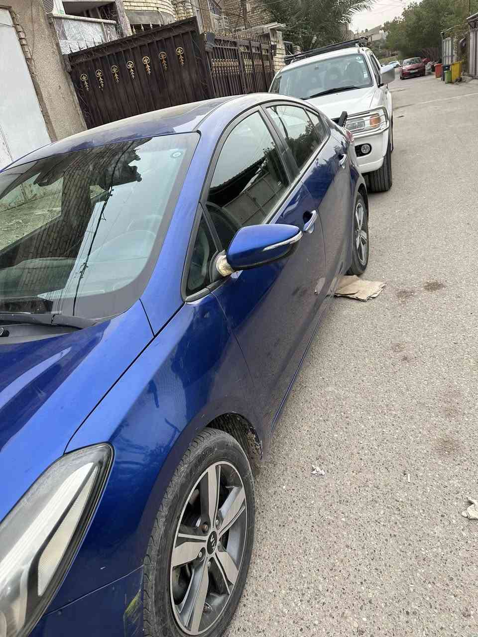 كيا فورتي رقم سليمانيه 2018 فئة s وارد امريكي مابيها حادث داخله بس اهنا بالعراق صاربيها تبديل صندوك وبنيد نفس اللون بدون لغود وشواصي مكفولات  السياره فووول مواصفات ابيعها ع هذا الوضع السياره مابيها صبغ ابد   
مكانها بغداد البلديات معروضه ب123 وبيها مجال  
***********
