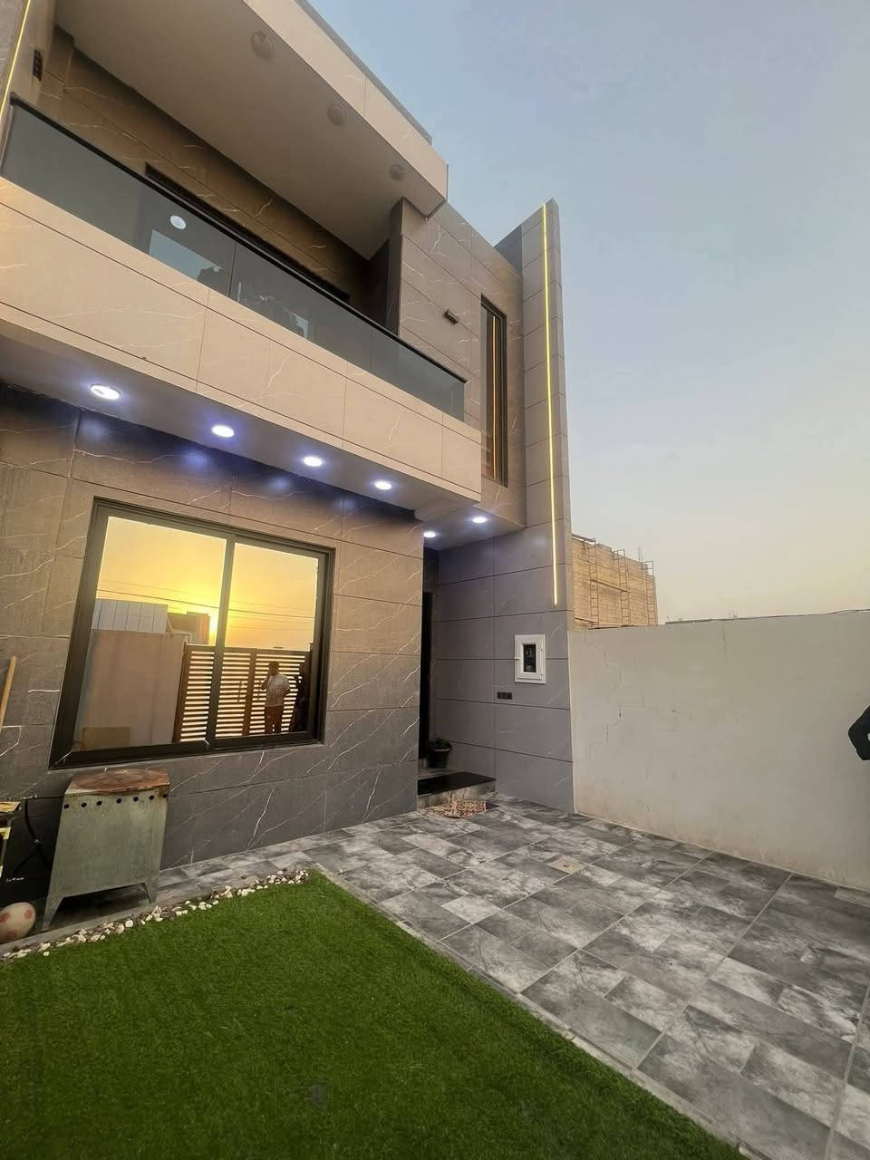 الدار البيع
في التعليم الاولى - #سند_طابو 

قرب جامع ولاء العزم

المساحة ١٥٠ متر - الواجهة ٦ 

مطبخ حار وبارد 

الطابق الاول - استقبال وهول داخلي وخدمات وغرفة نوم 

الطابق الثاني - ثلاثة غرف نوم وهول وخدمات وبيتونه 

الدار #حديث بتصاميم حديثة وبناء ممتاز 

سعر الدار  ( 173 ) مليون     بي مجال 

***********
