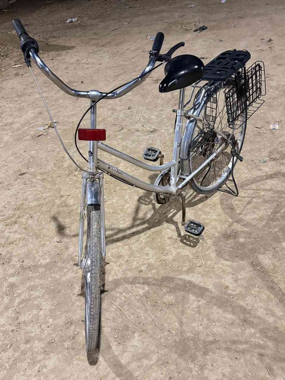 السلام عليكم بايسكل للبيع مستخدم  باسكل احله من بل  صوره ياباني اصل موديل 2016
ويل حساس شغال مكاين تبديل شغال 

سعر 80 هوه وغراضه وبي مجال بسيط 

مكان عفك حي الشرطه


**إذا كنت صاحب هذا الإعلان وتريد حذفه لأي سبب، رجاءا أرسل رسالة إلى الدعم الفني**