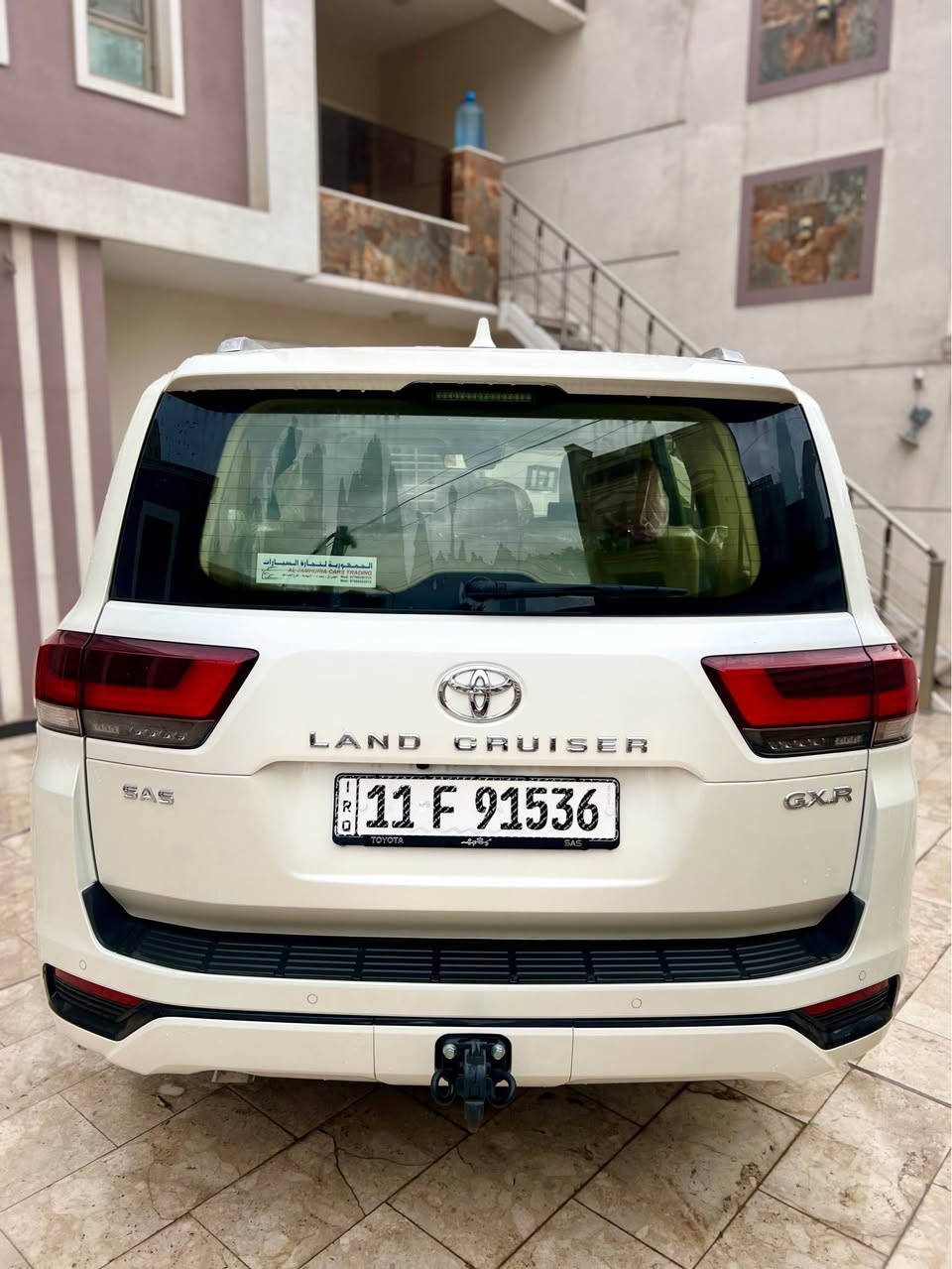 السلام عليكم 

تويوتا لاندكروز موديل 2025 فول مواصفات وكالة ساز باب اول  فئة GXR TSS 

المواصفات:-

محرك V6 سعة 4000 تنفس طبيعي
رادار امامي و رادار خلفي
حساسات اماميه وخلفية
نقاط عمياء
اربع كاميرات
دفع رباعي 4x4
شاحن واير ليس
ثلاجة وسطية
تشغيل عن بعد خمس بصمات
مقاعد جلد كهرباء مع تبريد بالكشن

Toyota Safety Sense (TSS) نظام الأمان
Android Autoو Apple CarPlay + شاشة كبيرة

السعر (74،000$)

مكان السياره زيونة 

الرقم للأستفسار (***********) بغداد, العراق
