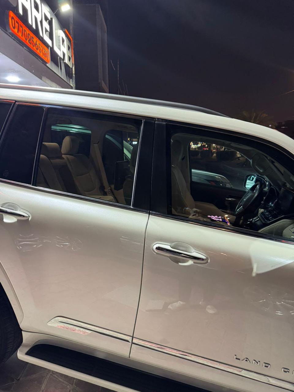 سلام عليكم 
لاندكروز ٢٠٢٣ رقم اربيل ماشيه ٩٠ الف مكفوله كفاله عامه من كلشي مغلفه ppf على وضع الشركه السياره تون توربو كل صيانتها بالشركه السعر ٦٨ الف وبيها مجال بسيط مكانها بغداد للاستفسار ***********
