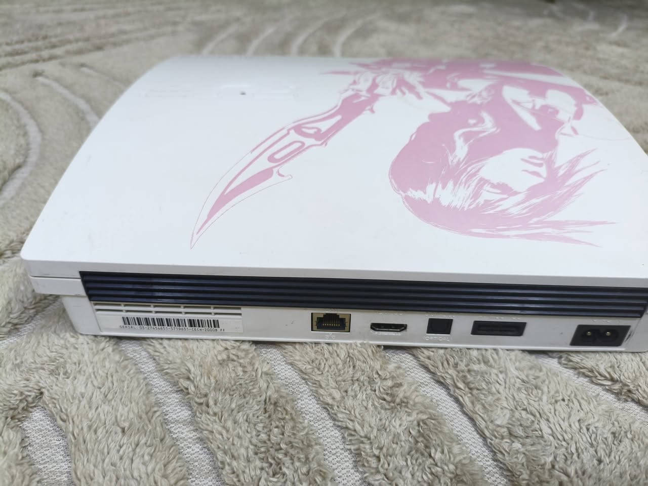 بلي ثري نضيف و استعماله جدا قليل نسخة  فاينل فانتسي نضيف جدا و المداخل جدا نضيفة مع جويستك اثنين و  موجود بي عدة العاب و بعض منهن god of war 3 / gta v / ratchet and clank all 3/ tomp raider السعر 120 للاستفسار *********** (واتساب)
