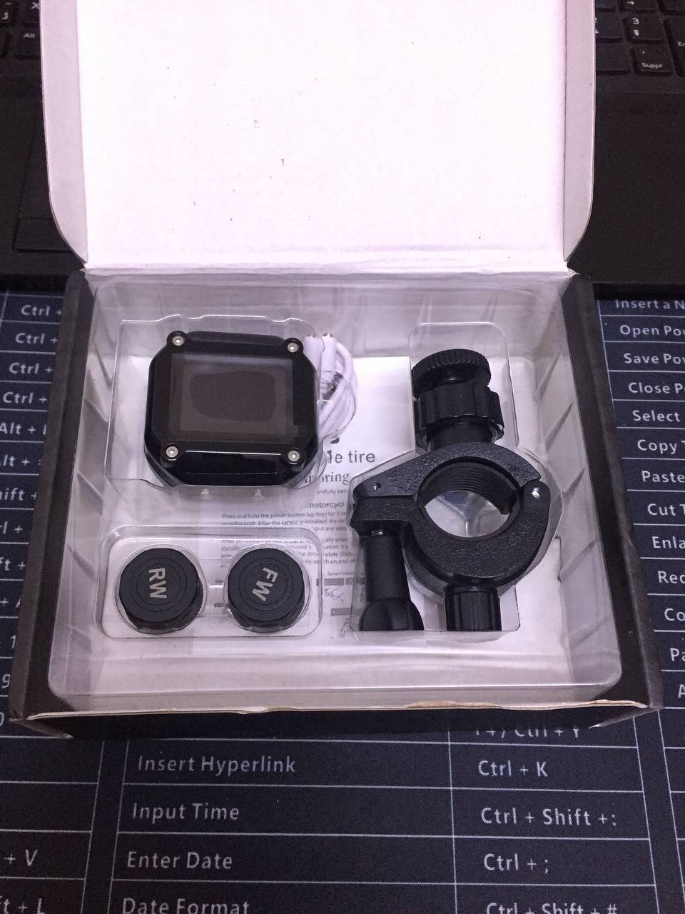 اول تم (7) الف
✨التوصيل 3 الف جميع المحافظات ✨
مقياس هواء حساس تايرات مع 2 ولفات حساسة
قياس سرعة
درجة الحرارة
مع قبظة للدراجات 
شحن مع كيبل شحن 
قطعة كلش راقية 
السعر 7 الف والتوصيل 3 جميع المحافظات


**إذا كنت صاحب هذا الإعلان وتريد حذفه لأي سبب، رجاءا أرسل رسالة إلى الدعم الفني**