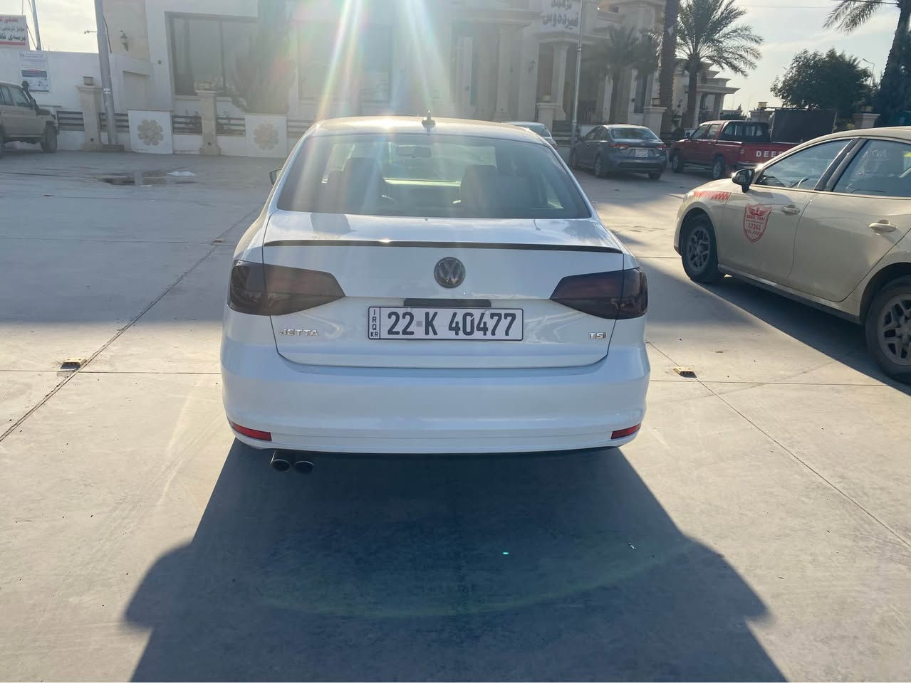 جیتا ٢٠١٦ ئەمریکی مەکینە ١.٨ تۆربۆ 
١٣٠ هەزار مایل رۆیشتووە 
چاملغ و دەرگای سەکن بە بیلاد گۆراوە بێ سبوخ 
کوشن و ئاوێنە هیتەر 
ناو کرێمی و رەش 
٤ تایەی تازە لەسەرە 
نرخ ١٢٠ تۆزێ معامەلە
*********** أربيل, العراق
