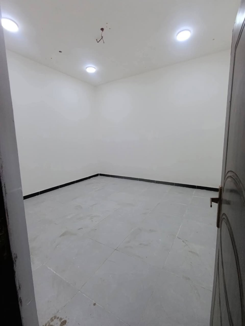 ♦️يعلن مكتب عقارات المسار
***********
عن دار للبيع 🏚️ 
في شط العرب باب االهوى 
♦️المساحة 190
♦️بناء درجة أولى بلوك + شارع البيت 10 متر تبليط
♦️يحتوي البيت ع غرفتين+ صاله +مطبخ + دوانيه + حمامات داخليه وخارجيه+ 

♦️السعر 96 وبي مجال 
للاستفسار اكثر اتصل  
***********
نستقبل عروضكم دور سكينه وقطع اراضي في شط العرب فقط
