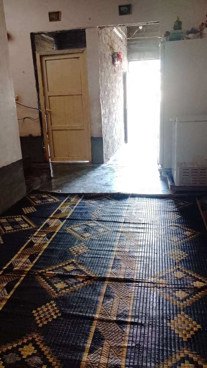 السلام عليكم اعادة الشنر
بيت للبيع يتكون من ربعه وهول ومطبخ وقرفتين وصحيات البيت سند زراعي المكان التقاطع الخصم جدام جامعة الحلو مساحه البيت 300متر السعر 40 وبي مجال ***********  
***********
