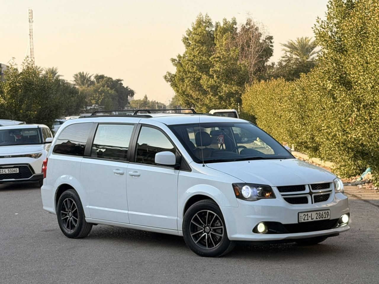 دوج كرفان موديل 2018 
رقم شمالي تحويل مباشر 
مواصفات GT يعني فول الفول 
باب كهرباء وبرداد وفرس سقف وكشن جلد 
وباقي المواصفات معروفه 

السعر ١٧٩ 

محرك شركه كير  جديد كفاله 

حادثها حافت الجاملغ الخلفي بدون ايرباك 
وهلال الخلفي العكسه  ماشر بالصور   
تقرير كارفكس موجود بالصور 
ورقم الشاصي 

مكاني بغداد زيونه 

رقم الهاتف ***********
