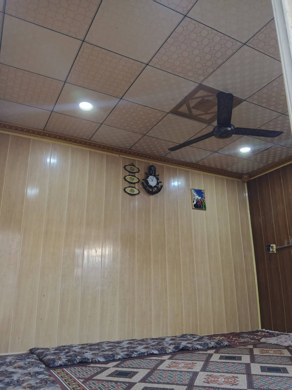 سلام عليكم دار للبيع المساحه 110فول خدمات ماي مولد مكون من غرفه نوم استقبال ومطبخ وحمام سيراميك وسقف ثانوي السعر 25لعنوان ملك ساه للاستفسار اتصل على ***********
