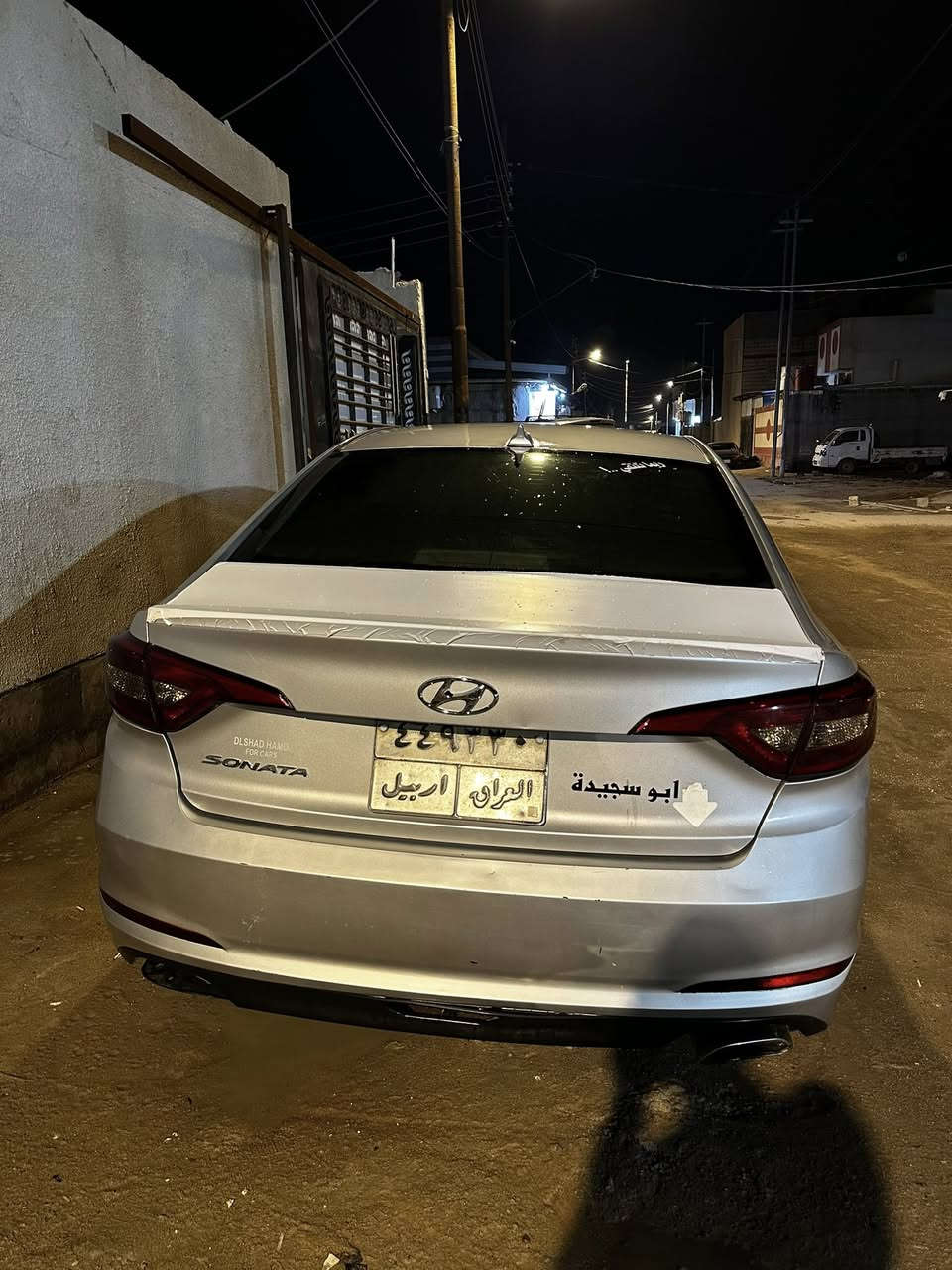 السلام عليكم مرخصه الادمن المحترم هونداي سوناتا 2016 (وار أمريكي ) مكينه (2400) السياره نضيفه وأحلى من الصور تحكم ستيرن تخم تاير جديد تبريد ثلج (حادثه جاملغ وبنيد ) 
وبيه قطع صبغ فقط بدون حادث صبغ فقط السياره خطين بانزين وغاز 
مكان السياره البصره ابي الخصيب 
السعر 103 وبيه مجال بيع مستعجل 
رقم الهاتف ***********
