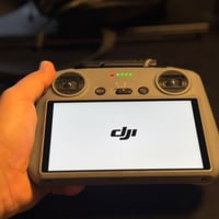 للبيع جوستك DJI RC الأصلي  * شاشة مدمجة 5.5 إنج * نظيف جداً ويعمل بكفا...