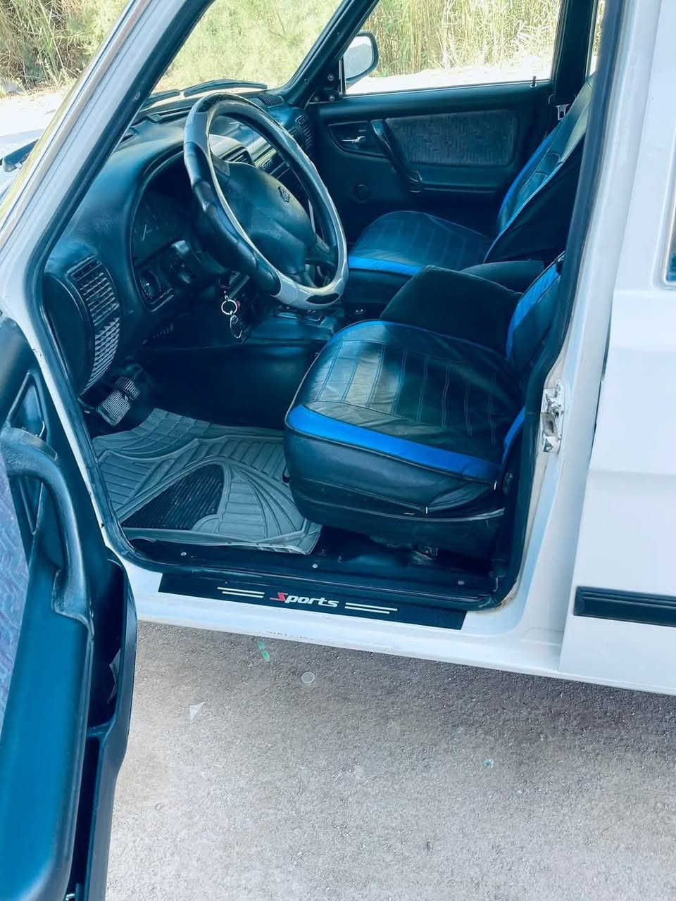 سلام عليكم فولكه للبيع نضيفه ماعوزه شي مكينه 2 ونص مكينه وكير كفاله عامه السياره حلوه ونضيفه واذه مراوس اراوس داخله نضيف  *********** مكاني ناصريه
