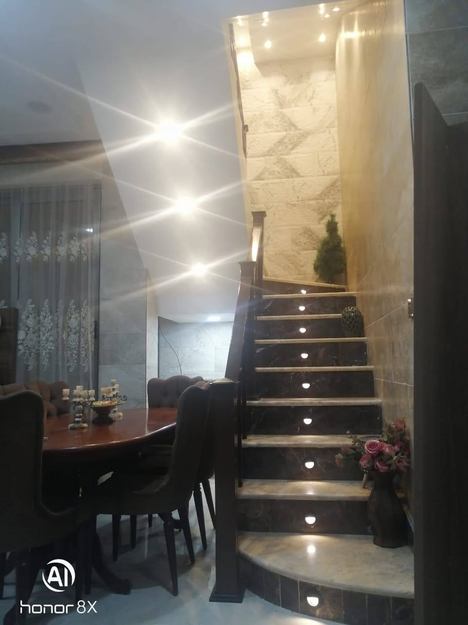 بيت ١٤٠متر واجهه٧متر للبيع الموقع الشماسيه قرب مدارس الوركاء ثلاث طوابق ٥غرف صاله مطبخ خدمات فوك وجوه بناء فول مواصفات للمزيد*********** مكتب أكد للعقار ابو عمر الحياني
