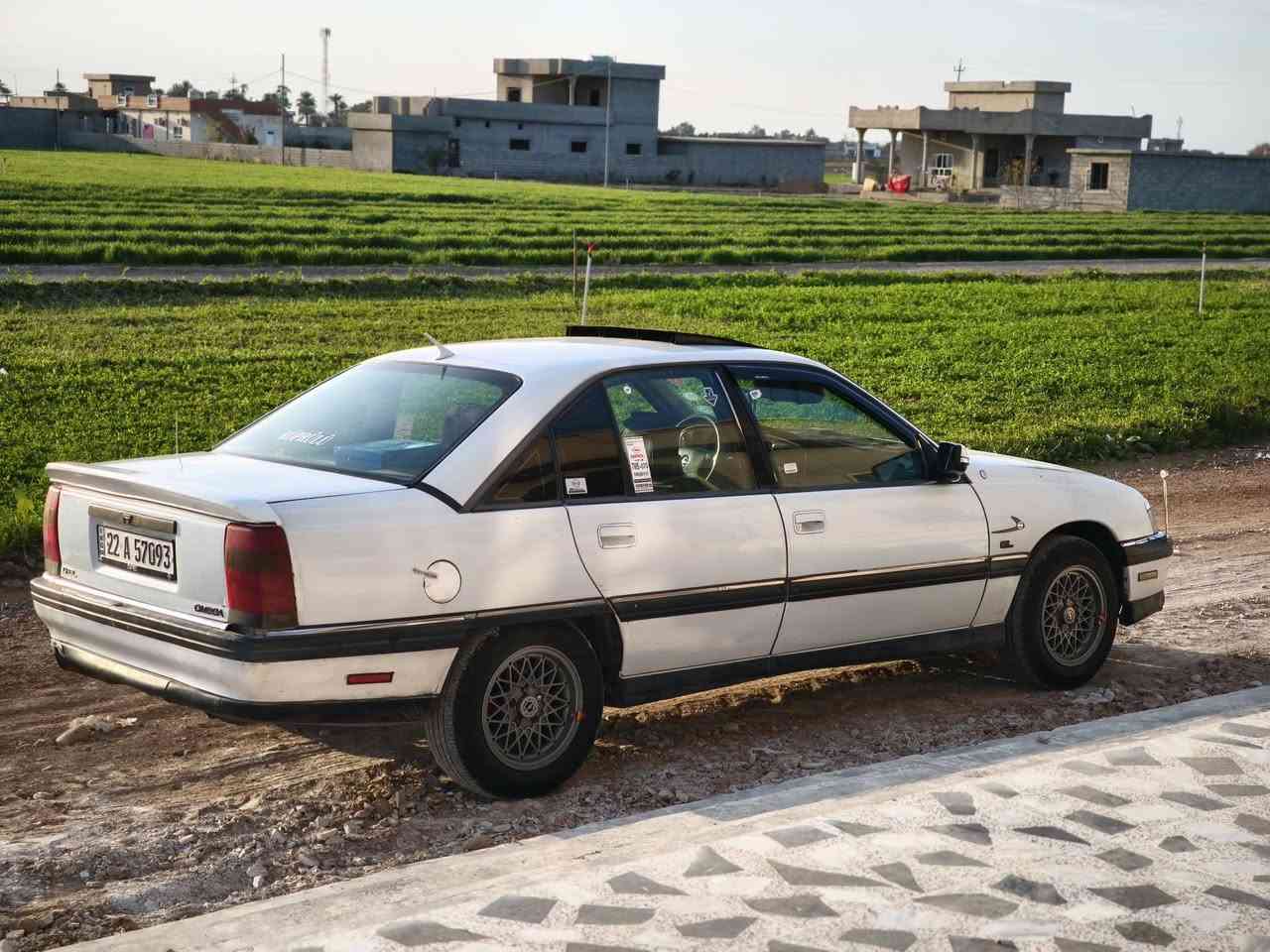 رجاء رجاء اقراء المنشور كامل والي مايعجبه لا يعلق
اوبل اوميكا للبيع موديل 93 
مكينه 20 كير اوتو 
سنويه جديد هزه جديد 
كير ومحرك مكفولات 
تخم تاير جديد 
الكهربائيات شغاله  
شرط التحويل 
مكان السياره كركوك 
سعرها 38 وبي مجال بسيط سياره على ايدي وجاهز 
*********** متواجد واتس
