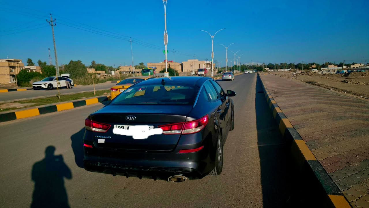 السلام عليكم
اوبتيما امريكي ١٩ 
رقم ذي قار 
بأسمي 
ماشيه ١٠٧ الف ميل 
مبدل بنيد فقط 
السياره عليها ادامه كامله 
السعر ١٤٥ وبيها مجال بسيط 
***********
مكان السياره الناصريه
