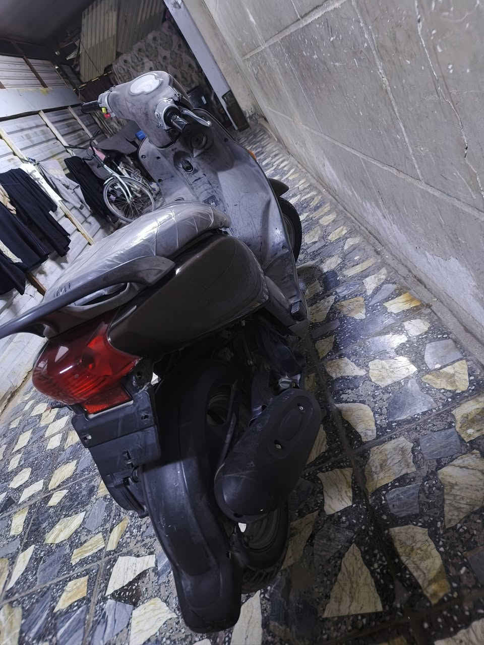 سلام عليكم دراجه فله للبيع دراجه جديده بس اشاير الي ورا ماكو الباقي كله نضيف السعر 750 وبيها مجال ***********
