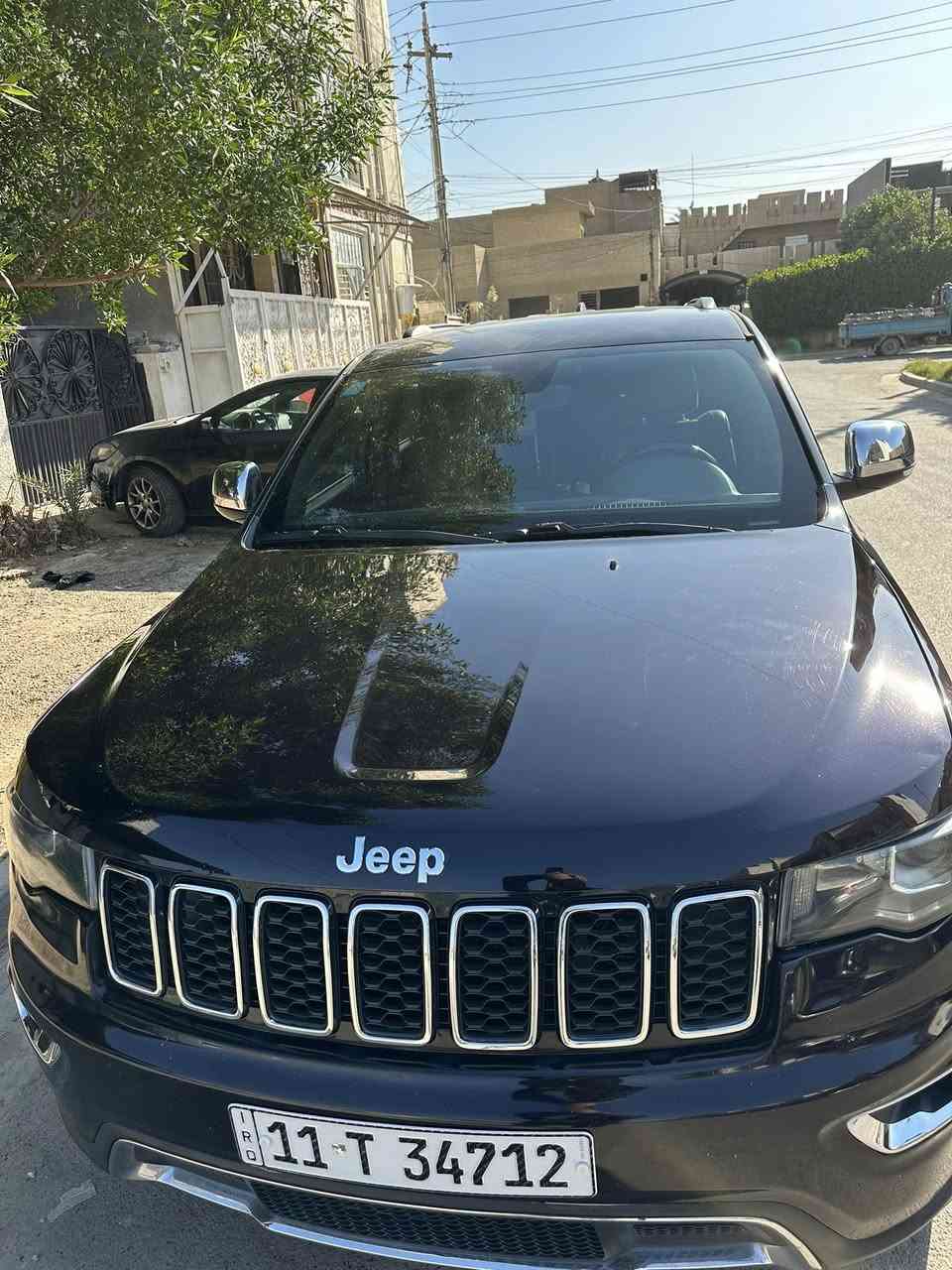 رمضان مبارك جيب 2018 كندي ماشية 
100 ميل 
صبغ جاملغ خلفي ومبدل قبغ جنطة اصلي ومصبوغ 
ومباوك التكمة والباب ورة السايق كلير فقط دون صبغ
فول السيارة عدا سلايد
تخم تاير جديد باتريات جدد مكينة كير حدادية نقص اذاين مشتريهن بس ممبدلهن 
باسمنة تحويل ثاني يوم
190 وبيها مجال قليل كلش كلش حك الجية لان خسارة 25 ورقة 
عليها ادامة كاملة 
مكاني بغداد حي الخضراء او الاعظمية 

*********** 
للبيع او مراوس بشي اقل (ادور فرق)
