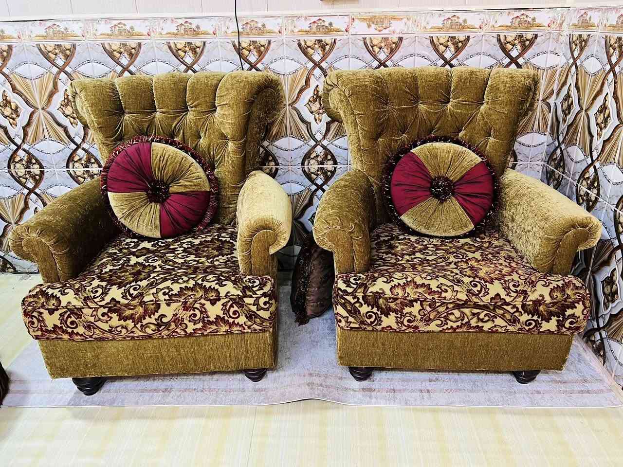 لبيع  قنفات كويتي درجه أولّه اصلي بيهن 20 مخده وياهن  ***********السعر 400 وبيهن مجال قليل العوان البصره دور شرطه
