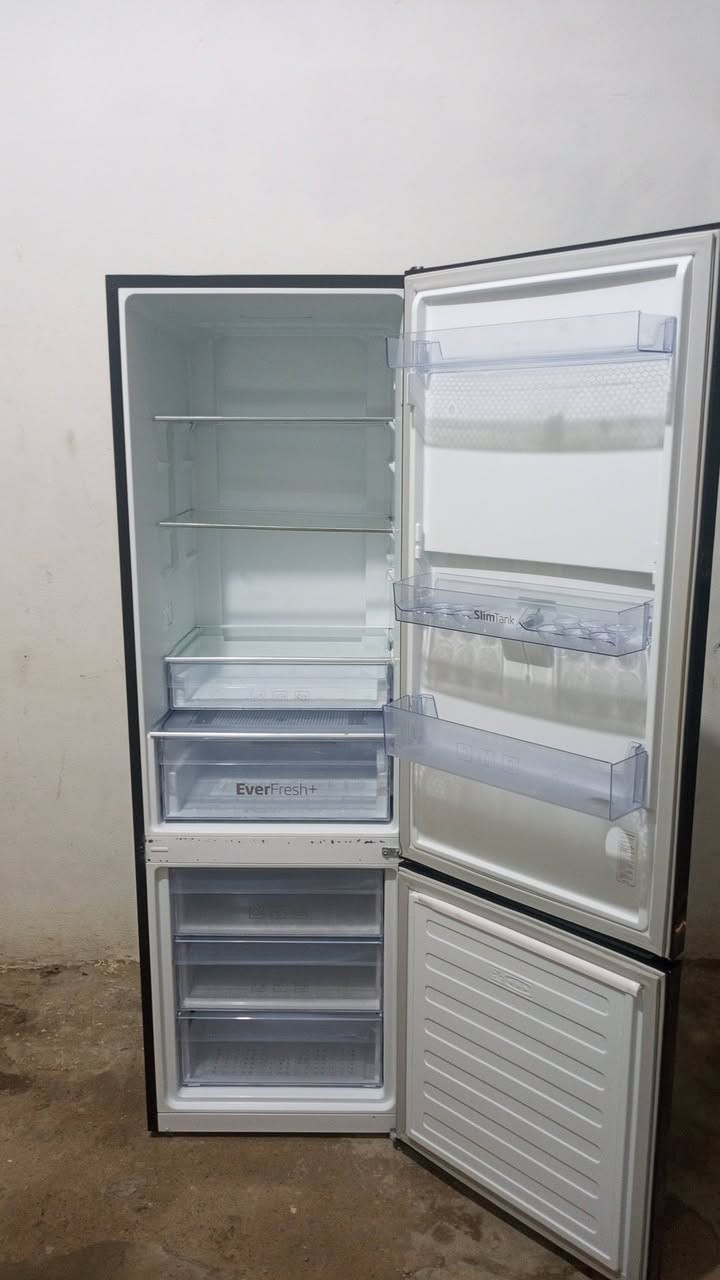 Réfrigérateur Brond No Frost, 600 litres 
Très bon état 
0792124668


**إذا كنت صاحب هذا الإعلان وتريد حذفه لأي سبب، رجاءا أرسل رسالة إلى الدعم الفني**