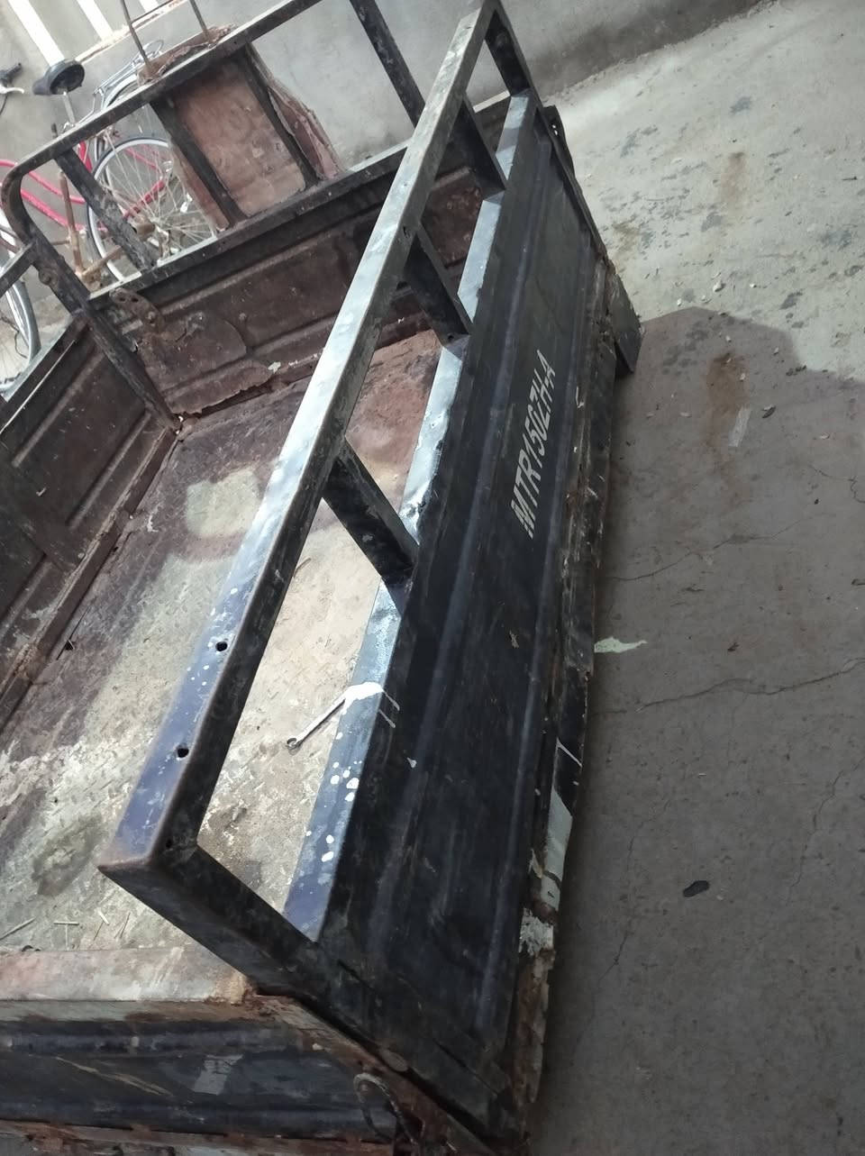 بدي للبيع مال متيار شوفت عيونك مكانه بل مشخاب ب120وبي مجال للشراي ***********
